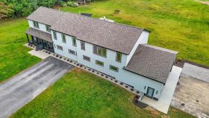 Seven Acres River Estate- Epic Bethel Group Getaway