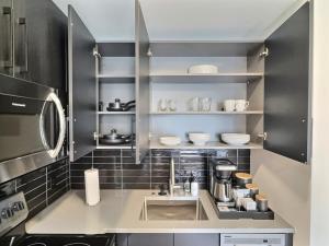 Stylish Studio, Walk to Food, Bars and Baseball