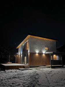 Domivka котедж із чаном-джакузі, каміном і кіно-зоною у Cлавську