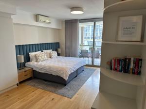 Spacious 2BR Canal Apartment - V&A and CTICC a short walk away