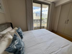 Spacious 2BR Canal Apartment - V&A and CTICC a short walk away