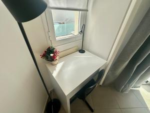 Chocolate Cookie- AC, High speed internet, Desk with natural light, Sunny terrace and pool