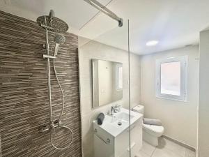 Chocolate Cookie- AC, High speed internet, Desk with natural light, Sunny terrace and pool