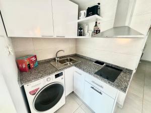 Chocolate Cookie- AC, High speed internet, Desk with natural light, Sunny terrace and pool