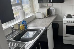 1BR in Blackpool l Sleeps 4 l Contractors