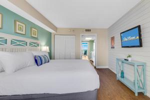 Ocean Breeze by StayMareni - King Suite