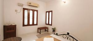 ETs The Yellow House