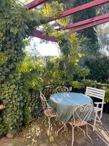 La petite maison près de la mer, avec jardin et parking