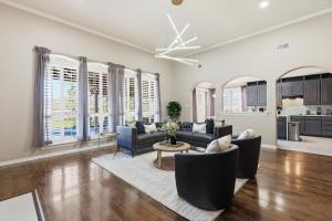 6BD Luxury Retreat w Backyard & Access Golf Course