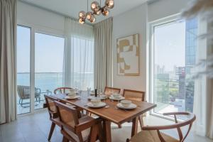 La Vie, JBR