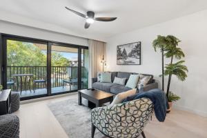 Lake and Fountain Views - Designer Furnished