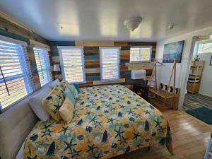 LemonLake-Front Cottage