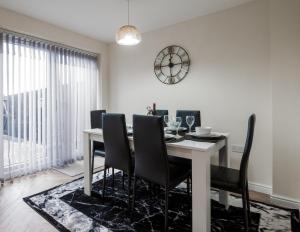 Sunderland Haven: Modern 4-Bedroom Family Retreat