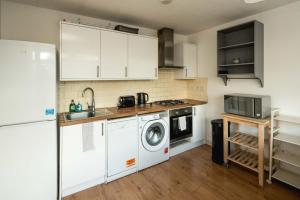 Bethnal Green Haven: Stylish 4-Bedroom Retreat