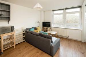 Bethnal Green Haven: Stylish 4-Bedroom Retreat