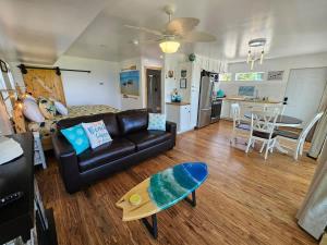 SeaSide Lake-Front Cottage