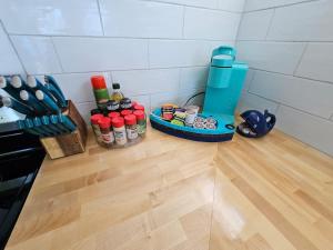 SeaSide Lake-Front Cottage