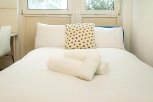 Stepney Green Haven: Modern 4-Bed Garden Retreat