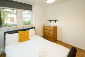 Stepney Green Haven: Modern 4-Bed Garden Retreat