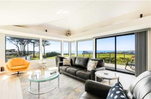 Coastal Tee Lodge by Sonoma Stays - Ocean Views