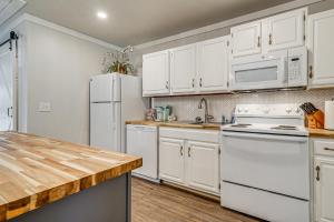 Wooded Couples Haven! 15 Mi to Wrightsville Beach