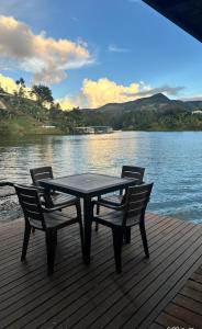 Cabaña flotante con jacuzzi