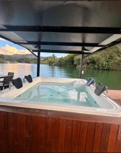 Cabaña flotante con jacuzzi