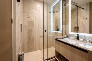 Casa La Aurora - Beach-front Studio & Rooftop Infinity Pool