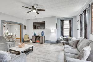 5 Mi to The Wilds Spacious Family Hub, Game Room!