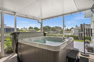 Casa Azul - Waterfront, Hot Tub, Sauna, Heated Pool, Mini Golf, Arcade