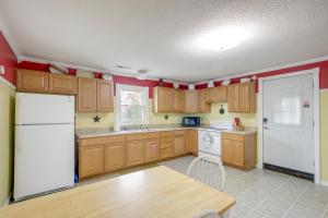 Walk to Nauvoo Temple Remodeled Family Apartment