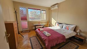 Fully Equipped Bright Apartment Close to Transport