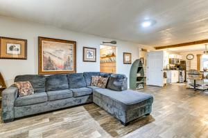 1 Mi to Lake Arbutus: Pet-Friendly Home w Grill