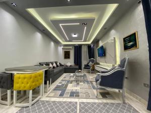 أجمل وأروع شقه مفروشه تطل على الاستاد بمدينة نصر