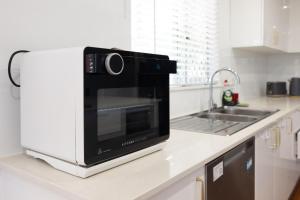 Zen Escape Guest House " Location 2" - Three listings - Nooky studio, Serene Loft, Chillax Rest, Zen Garden Tiny Home