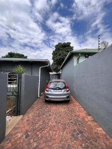 Rustic spacious home to lay back outside the city