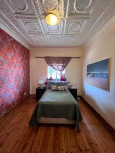 Rustic spacious home to lay back outside the city