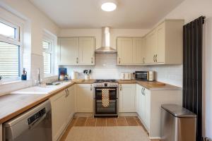 Doctors Lane- Modern 3 Bedroom Contractor Family House Central Melton Mowbray