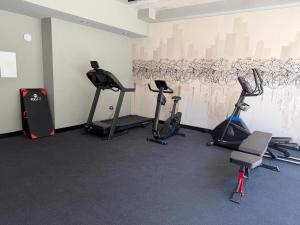 Modern Apt with Terrace and Gym Steps to Metro & Parque Bustamante