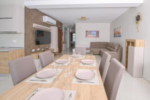 Lovely and spacious apartments in the quaint and quiet town of Pembroke