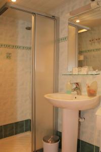 B&B / Chambres d'hotes La Roche Bleue : Chambre Double