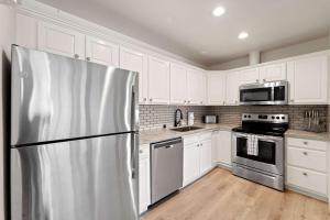 Historic Apartment with Roof Deck in the Heart of North Park