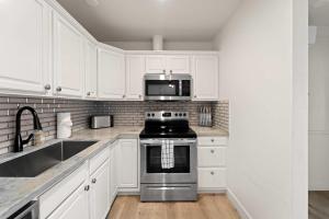 Historic Apartment with Roof Deck in the Heart of North Park