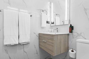 The Towers G406 Nok Fantastic 2BR Apartment by Vistacana Rentals