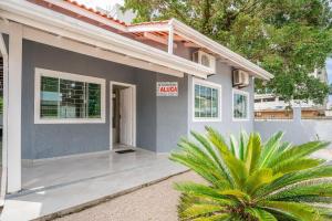 Casa com 04 dormitórios