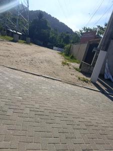 Maresias -Casa completa de temporada com piscina,1 km da praia aceitamos Pet