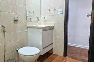 Perto da Praia com ar e estacionamento