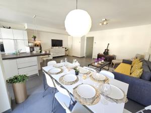 Executive 3BR Flat w Terrace, Parking, Fast Wi-Fi
