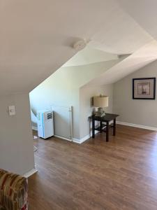 Elizabeth Loft 1BR Parking Central