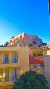 Cosy Plaka flat with view of Acropolis Parthenon
